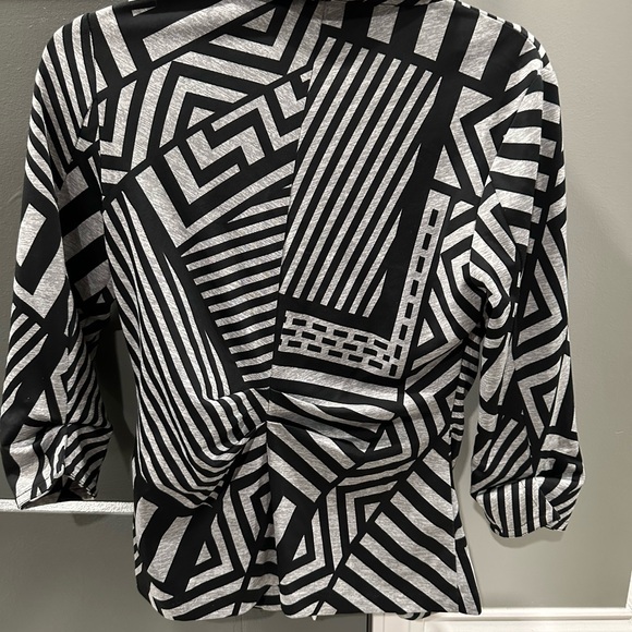 Joseph Ribkoff Stylish Geometric Design Jacket
super stylish black & gray - Picture 3 of 8